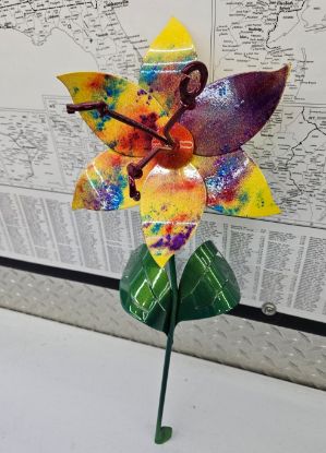 Picture of 22-Short PM Poinsettia Yellow Jaw Breaker