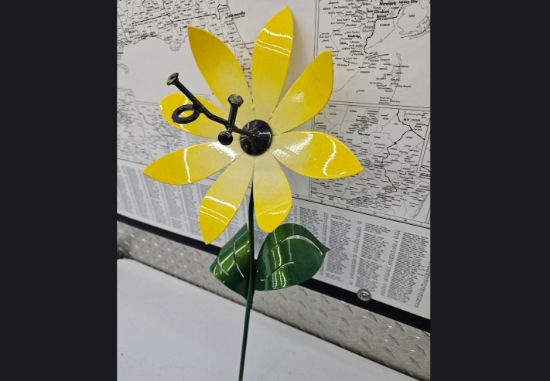 Picture of 22-Short Classic Yellow Daisy  Flip Flop- Black Center