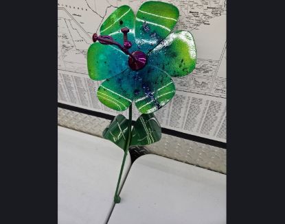 Picture of Val-26 Featured Item - Poppy  Ocean Reef Purple Single Center