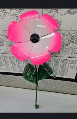 Picture of Val-26 Featured Item - Poppy Pink Neon Fire Black Button Center